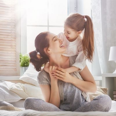 «Είσαι έτοιμη να μιλήσεις στην κόρη σου για την περίοδο;» - Τι απάντησαν οι μαμάδες αναγνώστριες