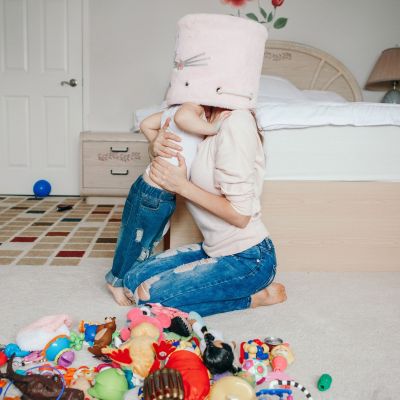 Οργάνωση παιδικού δωματίου: 7 πράγματα που πρέπει να εξαφανιστούν από το σπίτι πριν τις διακοπές