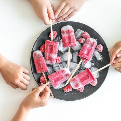 Σπιτικά παγωτίνια με στραγγιστό γιαούρτι, μούρα και μέλι