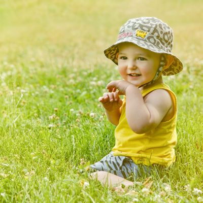 5 καπέλα για τον ήλιο για μωρά και νήπια (που δεν θα βγάλουν από το κεφάλι τους)