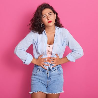 Περίοδος το καλοκαίρι: Τι αλλάζει και γιατί νιώθεις πιο έντονα τα συμπτώματα