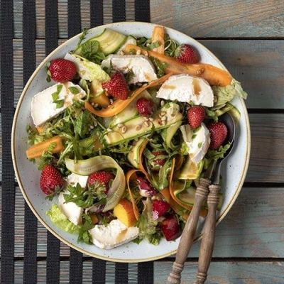 Καλοκαιρινή σαλάτα με φρούτα και κατσικίσιο τυρί - Σκέφτεστε κάτι καλύτερο;