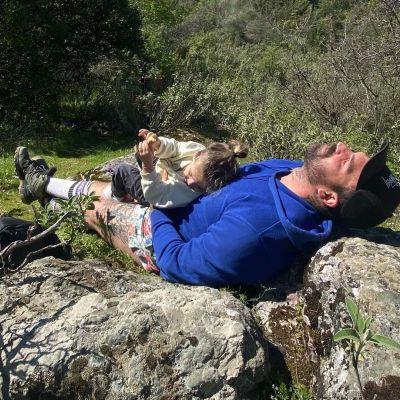 Δημήτρης Αλεξάνδρου: Στιγμές παιχνιδιού και χαλάρωσης στο τζακούζι με τον γιο του