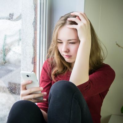 Άγχος στην εφηβεία: 5 βασικά εργαλεία για την αντιμετώπισή του, σύμφωνα με παιδίατρο