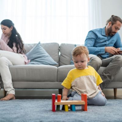 Το smartphone και το φαινόμενο του «αόρατου γονέα»