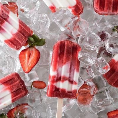 Πανεύκολα popsicles με γιαούρτι και φράουλες χωρίς ζάχαρη
