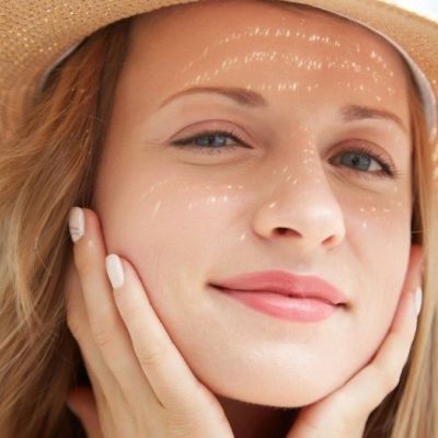 Όταν ένα αντηλιακό σου προσφέρει ολιστική 4D προστασία… γίνεται must have όλο τον χρόνο