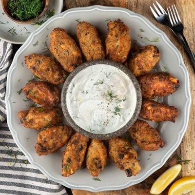 Μελιτζανοκεφτέδες με μυρωδικά και σος γιαουρτιού - Αξίζει να τους δοκιμάσετε