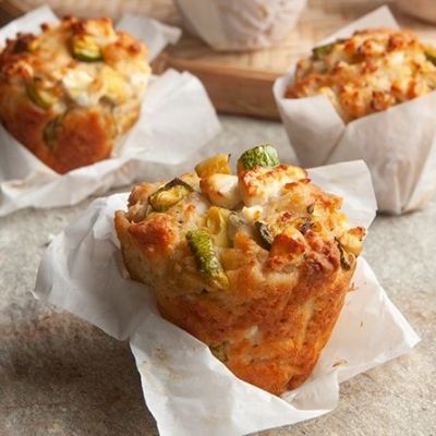 Θέλετε κάτι γρήγορο; Φτιάξτε αλμυρά muffins με φέτα και κολοκυθάκια