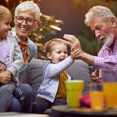 Ειδικός προειδοποιεί: Αυτή η φράση κάνει κακό στα εγγόνια – Μην τη λέτε ποτέ