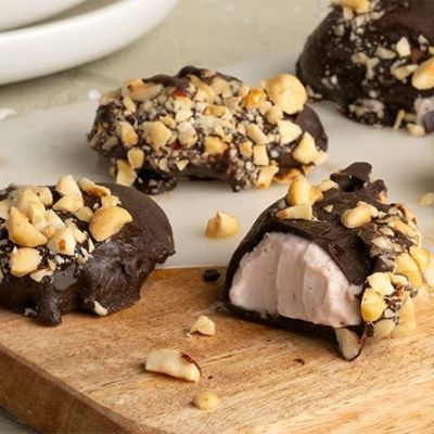 Παγωτίνια με γιαούρτι και φράουλα - Έτοιμα σε 10 λεπτά