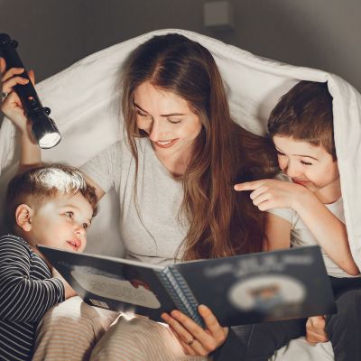 Γιατί το παιδί σου θέλει να διαβάζετε το ίδιο παραμύθι κάθε βράδυ;