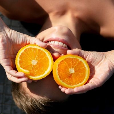 Ένα ταξίδι πίσω στον χρόνο, τότε που το καλοκαίρι μύριζε… αντηλιακό και πορτοκαλάδα