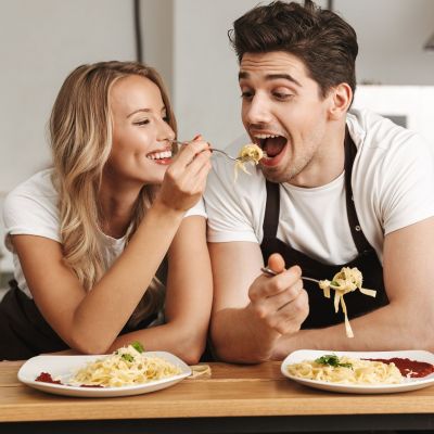 4 τρόποι να ξαναζεστάνετε τα ζυμαρικά χωρίς να χάσουν τη γεύση τους