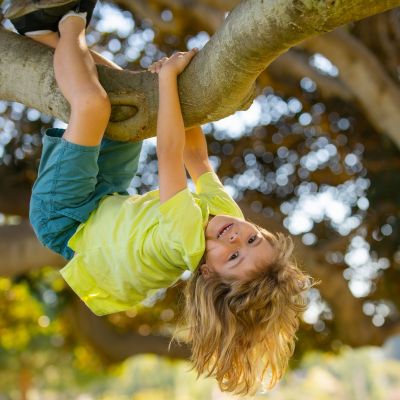 Τι να λέτε στα παιδιά αντί για «πρόσεχε!» όταν πιστεύετε πως κάνουν κάτι επικίνδυνο