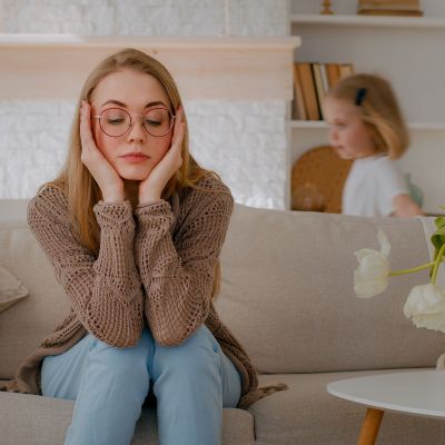 Burnout: Πώς μπορούν οι μαμάδες να φροντίσουν τον εαυτό τους;