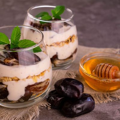 Χουρμάδες και μέλι: Είναι πραγματικά πιο υγιεινά από τη ζάχαρη;