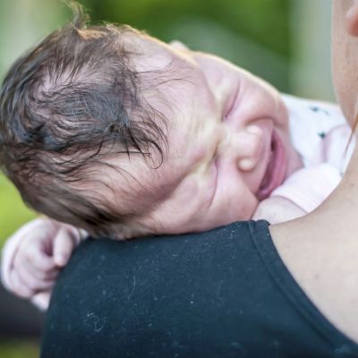 Η αντίληψη του πόνου στα βρέφη αναπτύσσεται σταδιακά μετά τη γέννηση, αποκαλύπτει νέα μελέτη