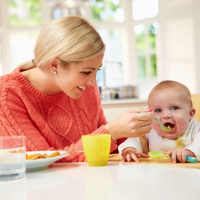 Πότε και πώς να ξεκινήσετε τις στερεές τροφές στο μωρό σας - Οδηγός για νέες μαμάδες