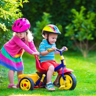 Πόσο χρόνο παιχνιδιού χρειάζονται τα μωρά και τα νήπια;