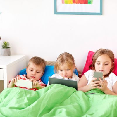 Sleepovers στην ψηφιακή εποχή:Όταν η οθόνη παίρνει τη θέση του παιχνιδιού - Πώς να το αντιμετωπίσετε
