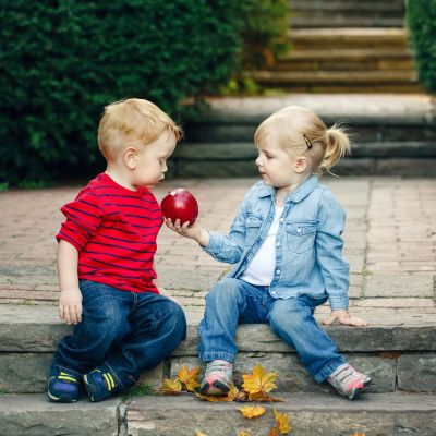 Διεθνής Ημέρα Φιλίας: Διδάσκοντας στα παιδιά το νόημα της αληθινής φιλίας