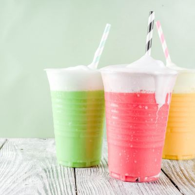 Καλοκαιρινή λεμονάδα με σαντιγί - 2 συνταγές που θα λατρέψουν τα παιδιά