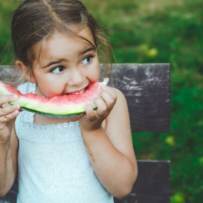 Σχεδιάζοντας υγιεινά καλοκαιρινά γεύματα και σνακ για παιδιά