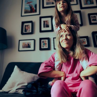 Αν το παιδί σας δοκιμάζει συνεχώς τα όριά σας, αυτές οι 8 στρατηγικές λειτουργούν πραγματικά