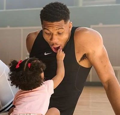 Γιάννης Αντετοκούνμπο: Πώς μεγαλώνει 4 παιδιά με ελληνικές ρίζες στην Αμερική