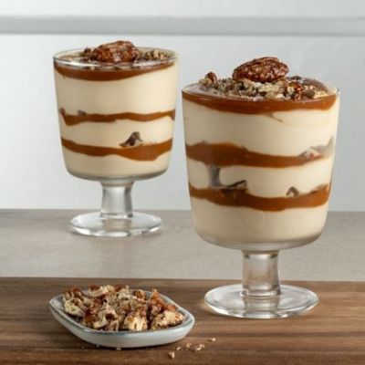 Παγωτό με καραμελωμένα πεκάν και σάλτσα καραμέλας χωρίς παγωτομηχανή