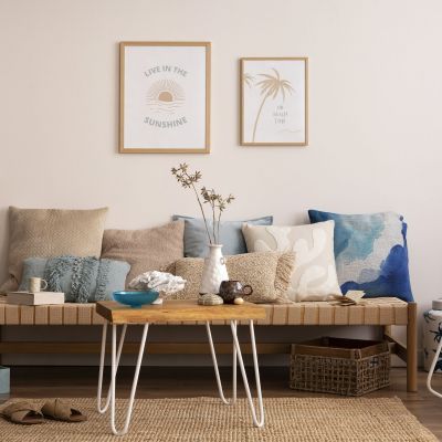 Καλοκαιρινή διακόσμηση σαλονιού : Απλές και έξυπνες ιδέες για υφάσματα, φυτά και διακοσμητικά