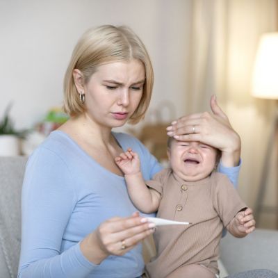 Γιατί το μωρό ανεβάζει πυρετό το καλοκαίρι; Όλα όσα πρέπει να ξέρεις