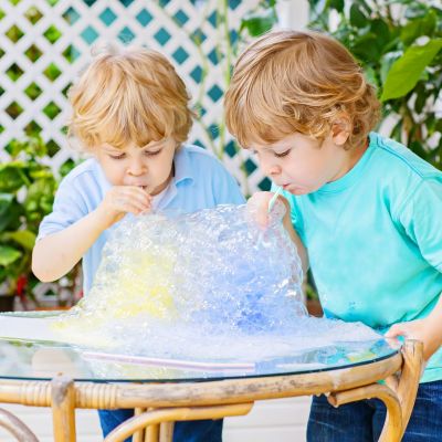 5 εύκολα καλοκαιρινά πειράματα που τα παιδιά θα λατρέψουν