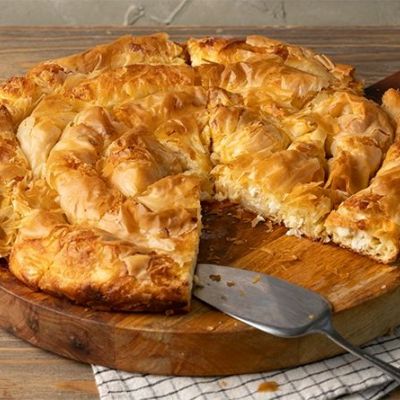 Συνταγή για μπανίτσα με φέτα (βουλγάρικη τυρόπιτα) - Τραγανή και πολύ χορταστική