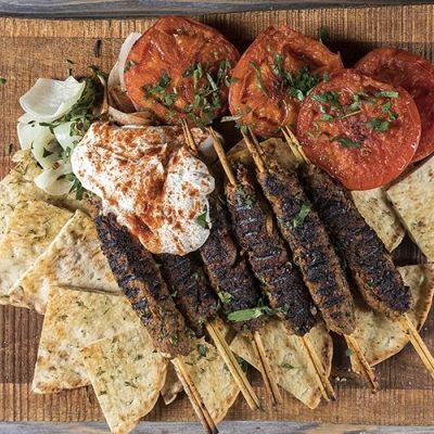 Γιαουρτλού κεμπάπ: Φτιάξτε την παραδοσιακή συνταγή από τη Μέση Ανατολή