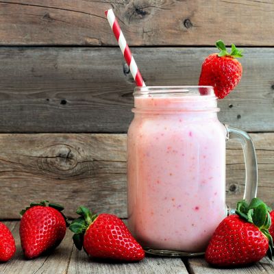Πέντε συνταγές για δροσερά smoothies με φράουλα