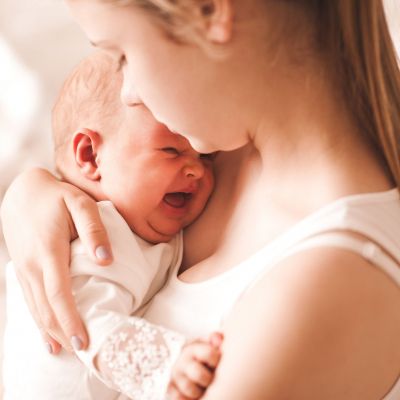 Μου έπεσε το μωρό στο πάτωμα: Πότε πρέπει να ανησυχήσω;