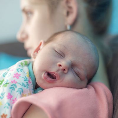 Ρουθούνισμα μωρού: Είναι φυσιολογικό ή πρέπει να ανησυχήσω;