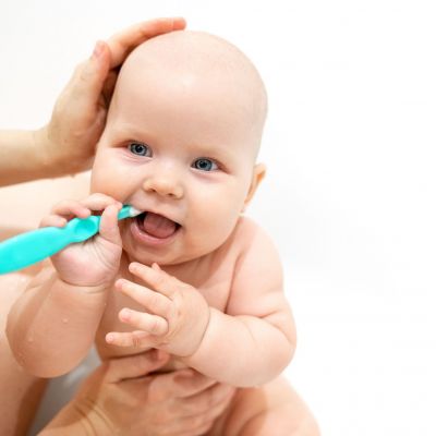 Πρέπει να καθαρίζετε τη γλώσσα του μωρού σας;