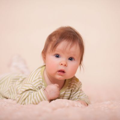 Το μωρό μου τεντώνει το κεφάλι του προς τα πίσω - Να ανησυχήσω;