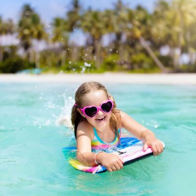 Οι 5 βασικοί κανόνες για να παίζουν τα παιδιά στο νερό με ασφάλεια