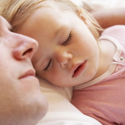 Πόσες ώρες ΠΡΕΠΕΙ να κοιμάται το 24ωρο ένα παιδί 2 ετών (πίνακας ύπνου ανά ηλικία παιδιού)