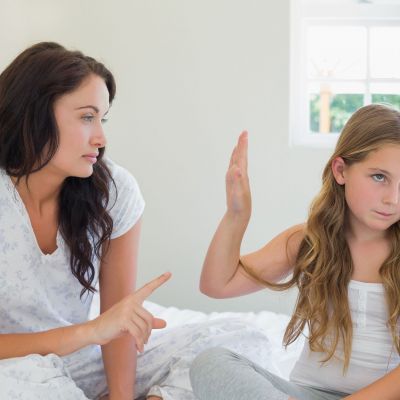 Γιατί επαναλαμβάνουμε τις συμπεριφορές των γονιών μας ακόμα κι όταν δεν το θέλουμε;