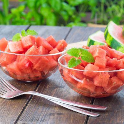 Δροσιστική καλοκαιρινή συνταγή για τις μέρες με καύσωνα: Παγωμένα κυβάκια καρπουζιού με λάιμ