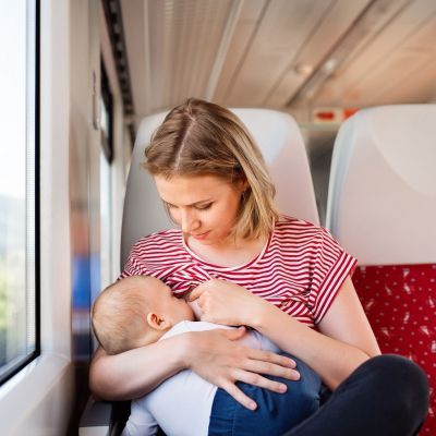 1 minute expert tips: Καλοκαίρι και θηλασμός on the road (vid)