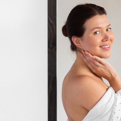 Ακμή στο πρόσωπο και το σώμα: Η λύση ξεκινά με σωστή ρουτίνα