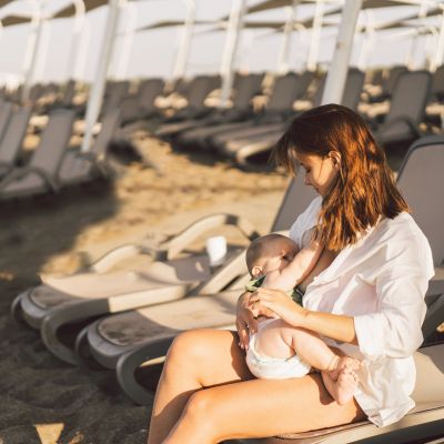 1 minute expert tips: Θηλασμός και διακοπές - 7 πρακτικές συμβουλές