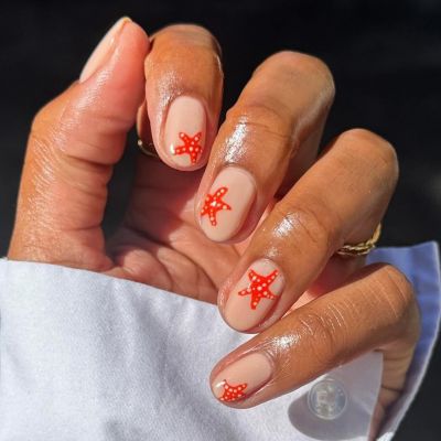 10+2 καλοκαιρινά σχέδια νυχιών για μαμάδες που θέλουν λίγο χρώμα στη ρουτίνα