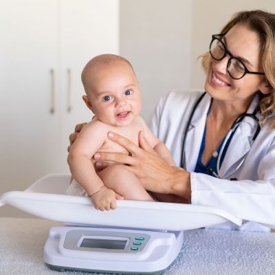 Κιλά ανά ηλικία μωρού: Ποια είναι η φυσιολογική εξέλιξη του σωματικού του βάρους;